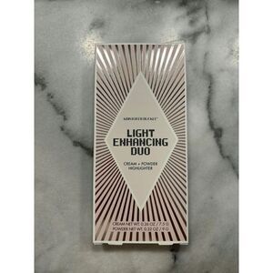 Kristofer Buckle Light Enhancing Duo Cream and Powder Highlighter